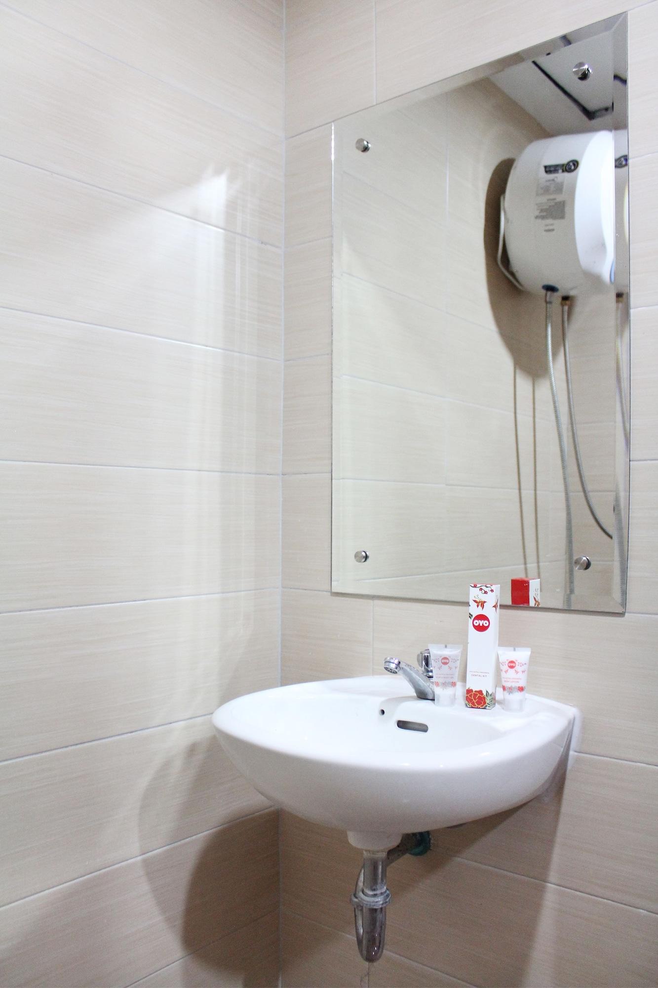Oyo 266 Margonda Residence 5 Depok Exterior photo