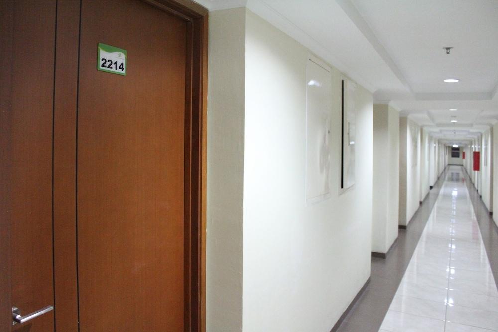 Oyo 266 Margonda Residence 5 Depok Exterior photo