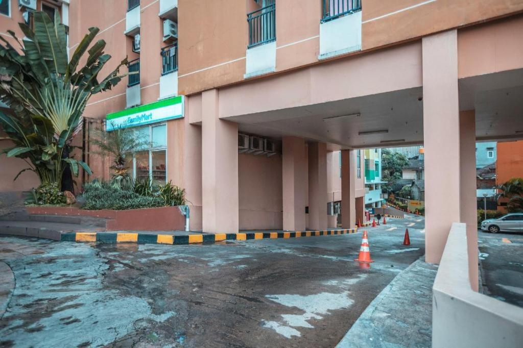 Oyo 266 Margonda Residence 5 Depok Exterior photo