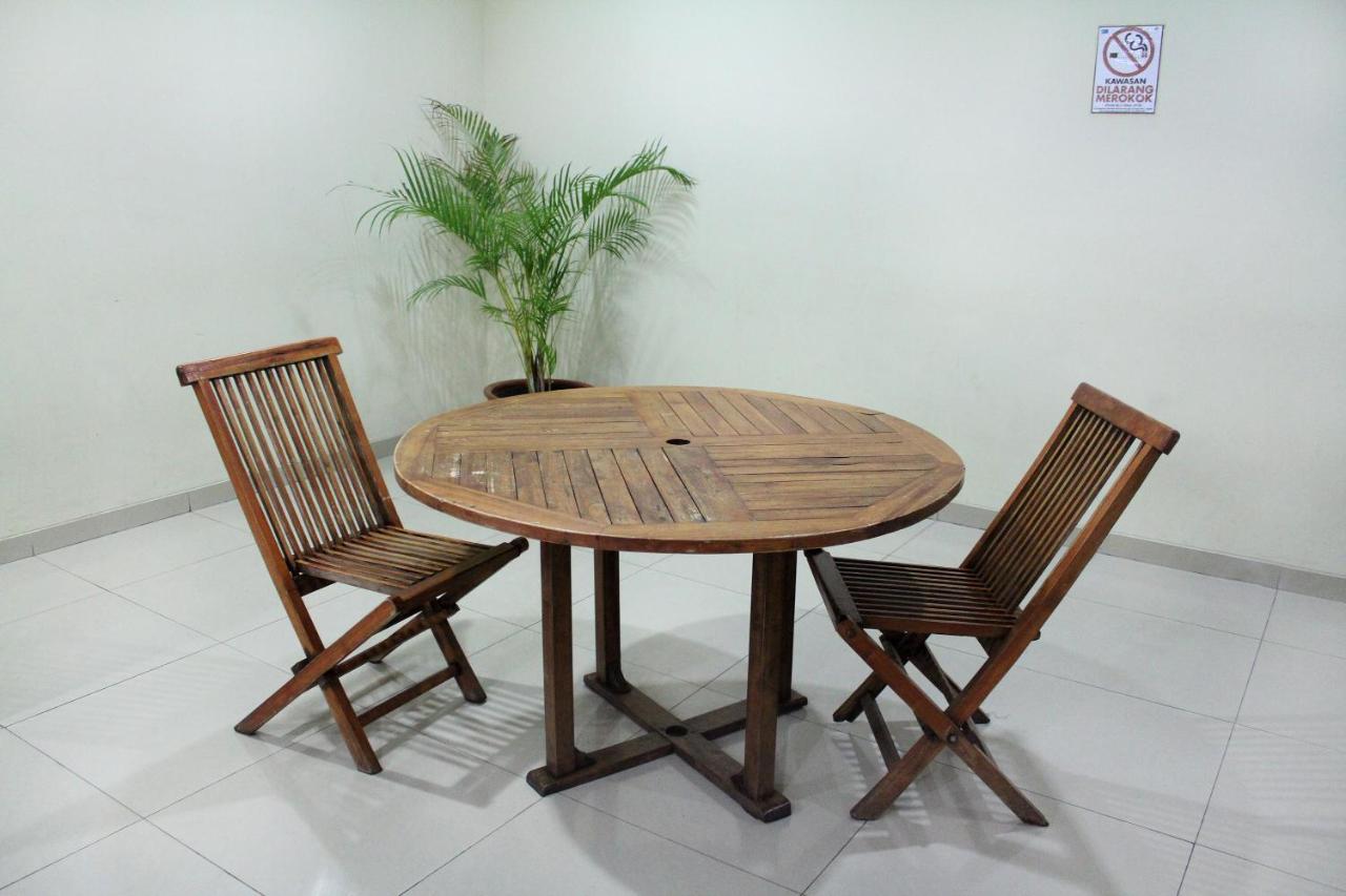 Oyo 266 Margonda Residence 5 Depok Exterior photo